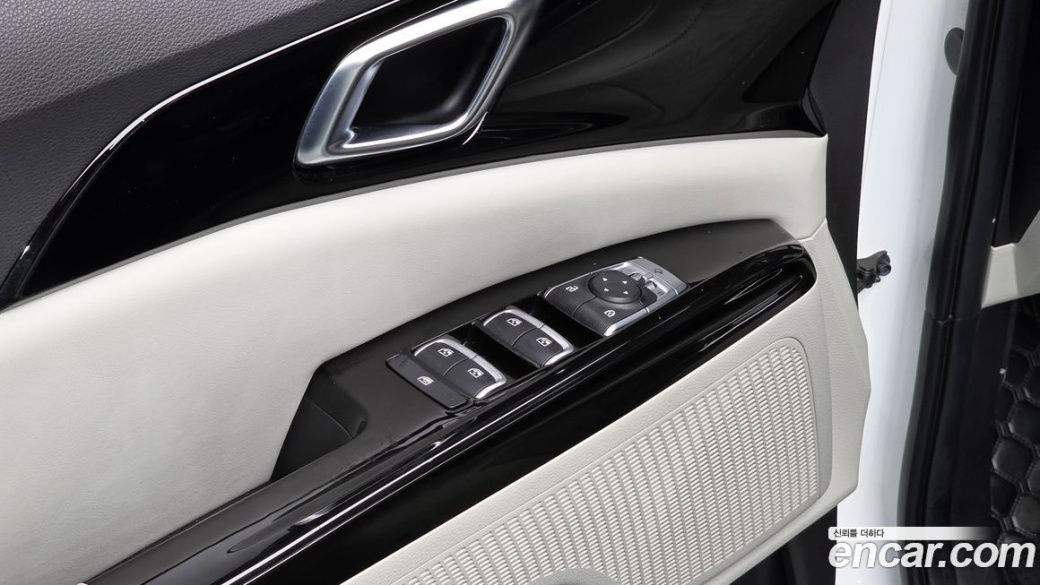 Kia Carnival 7-Seater Outdoor, 2023