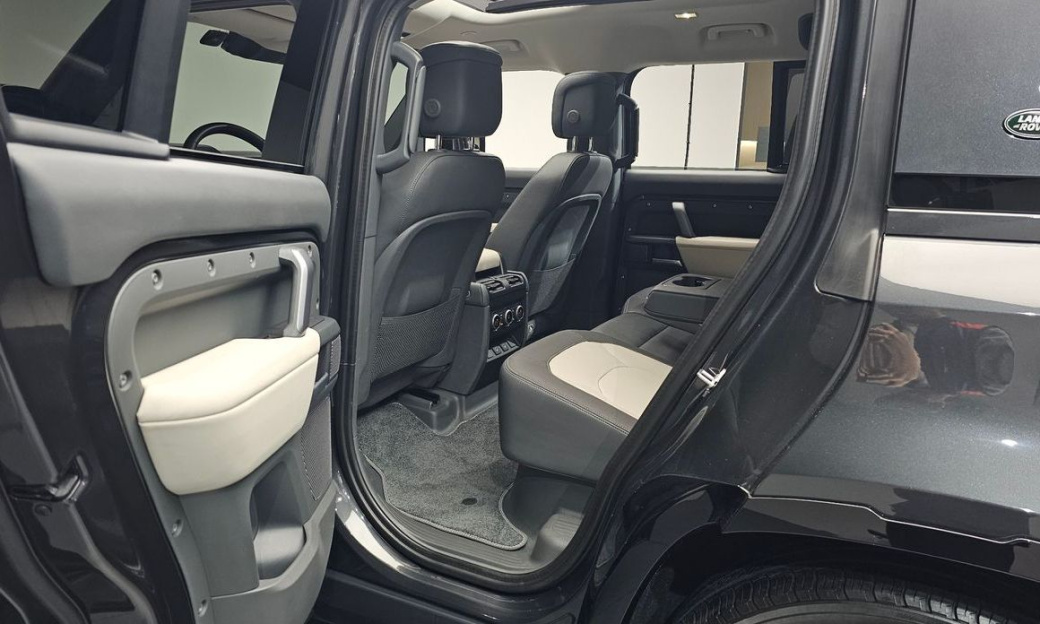 Land Rover Defender 110 D300 X-Dynamic HSE, 2024