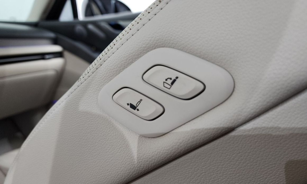 Genesis G80 Gasoline 2.5 Turbo AWD, 2025