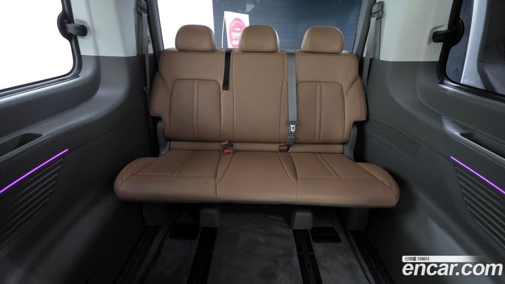Hyundai Staria 4WD Lounge 7-Seater, 2024