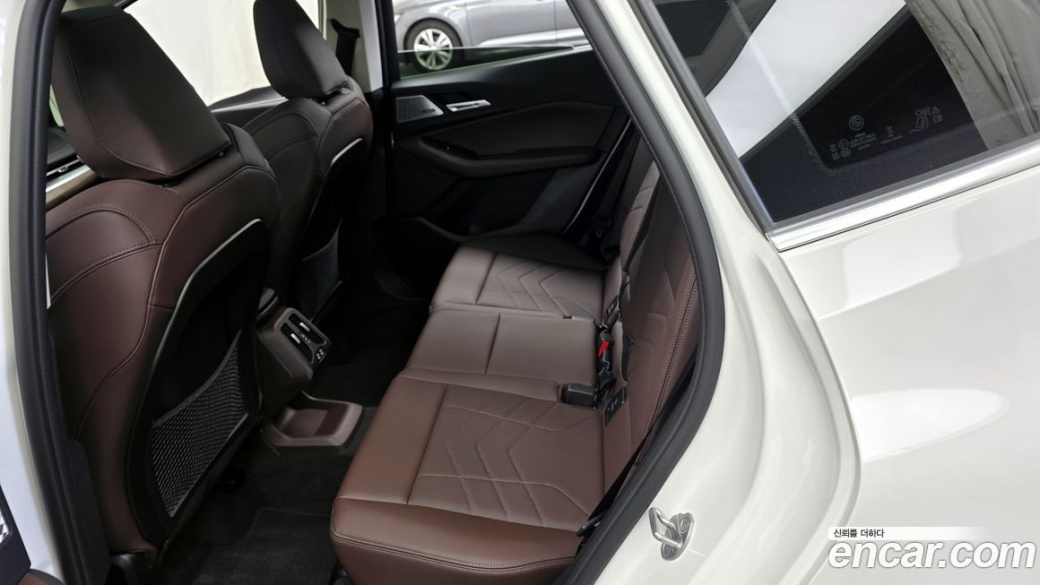 BMW 2-Series 220i Luxury, 2024