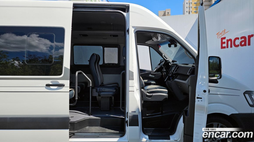 Hyundai Solati 15-seater, 2024