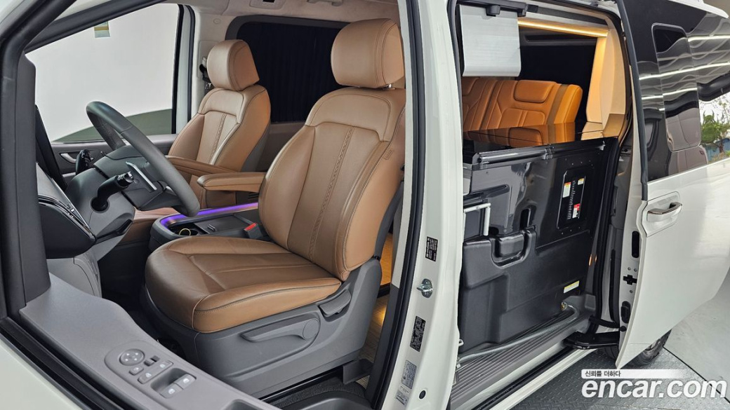 Hyundai Staria 2WD Camping Car, 2024