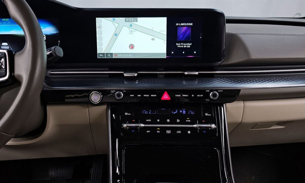 Kia Carnival 7-Seater Hi-Limousine, 2023