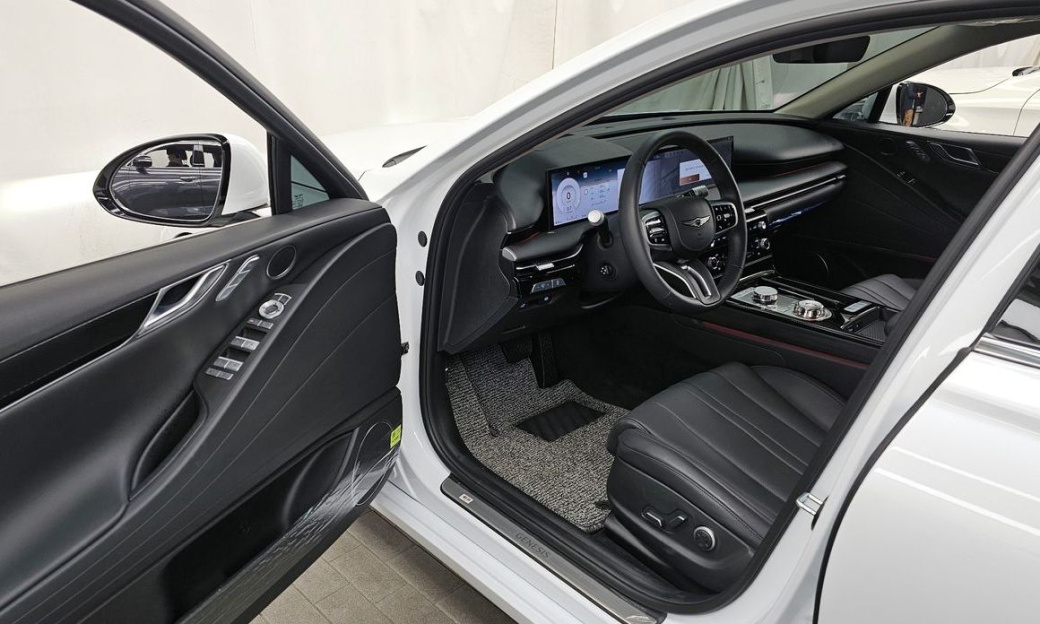 Genesis G80 Gasoline 2.5 Turbo 2WD, 2025