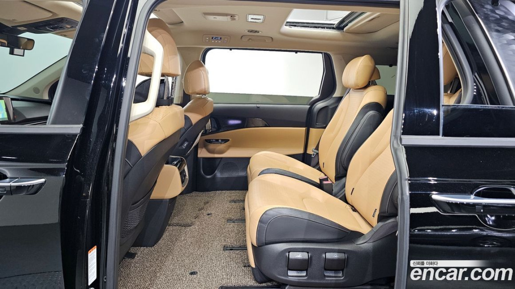 Kia Carnival 7-Seater Signature, 2023