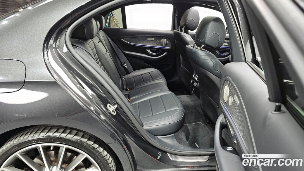 Mercedes-Benz E-Class E350 4MATIC AMG Line, 2021