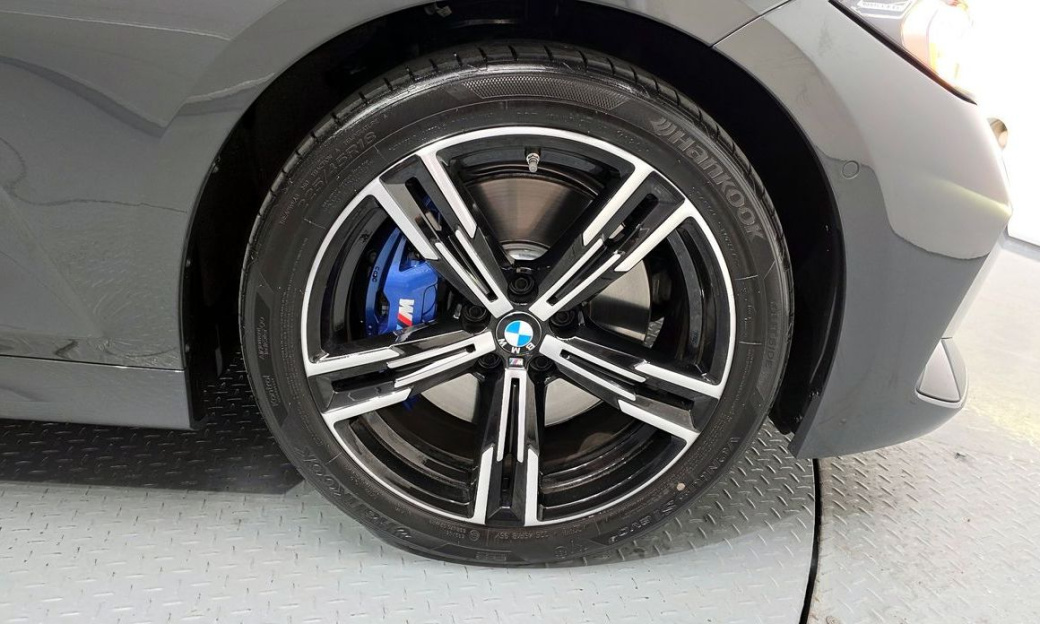 BMW 3-Series 320i M Sport, 2025
