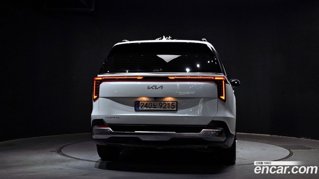 Kia Carnival 9-Seater Signature, 2025