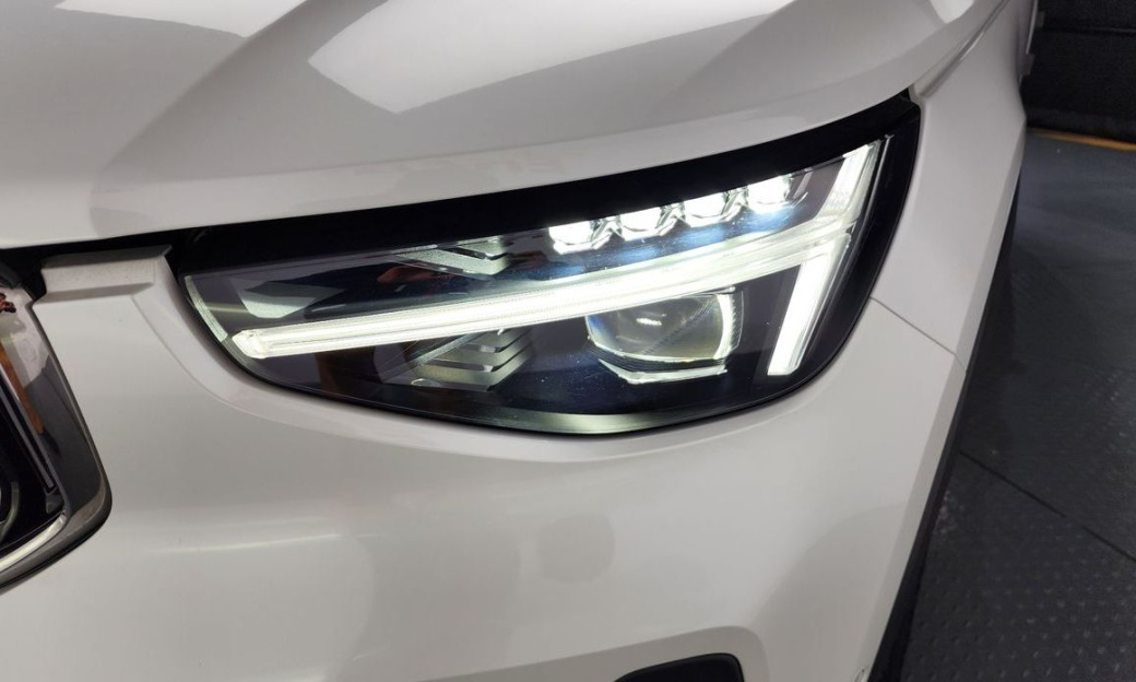 Volvo XC40 B4 Ultra Bright, 2025