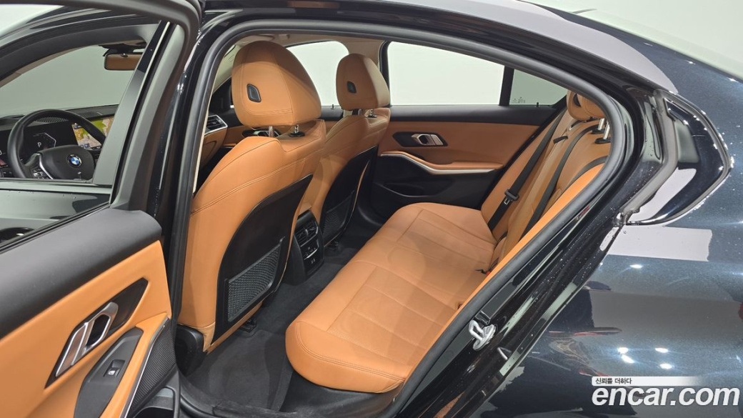 BMW 3-Series 320i, 2023