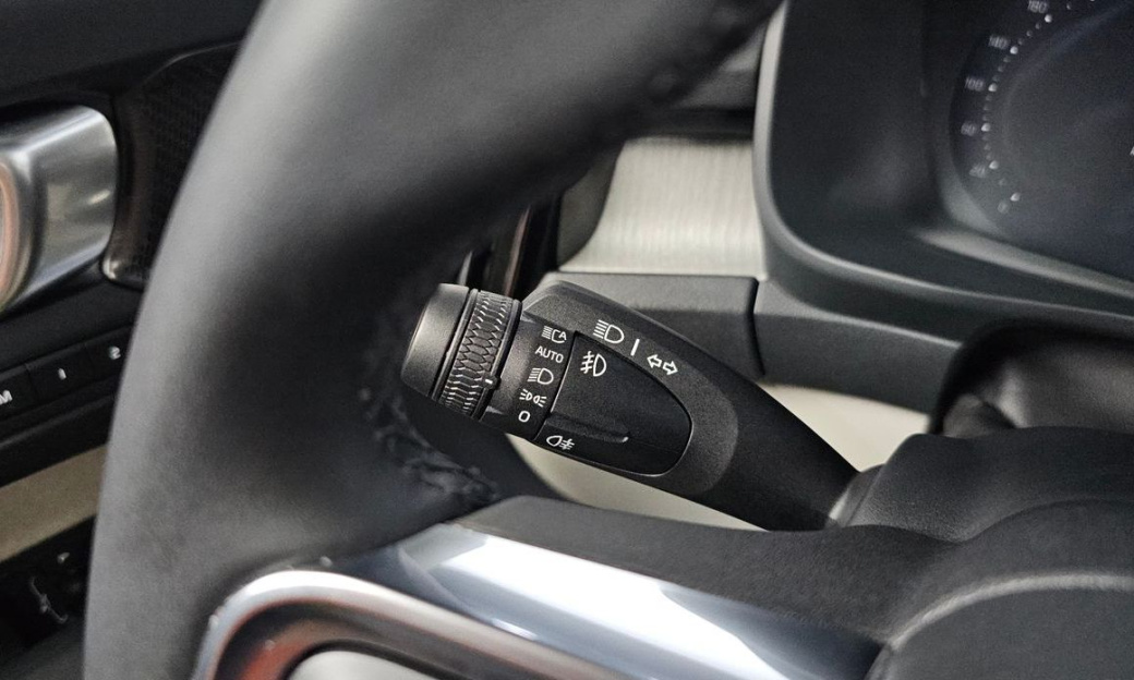Volvo XC40 B4 Ultra Bright, 2025