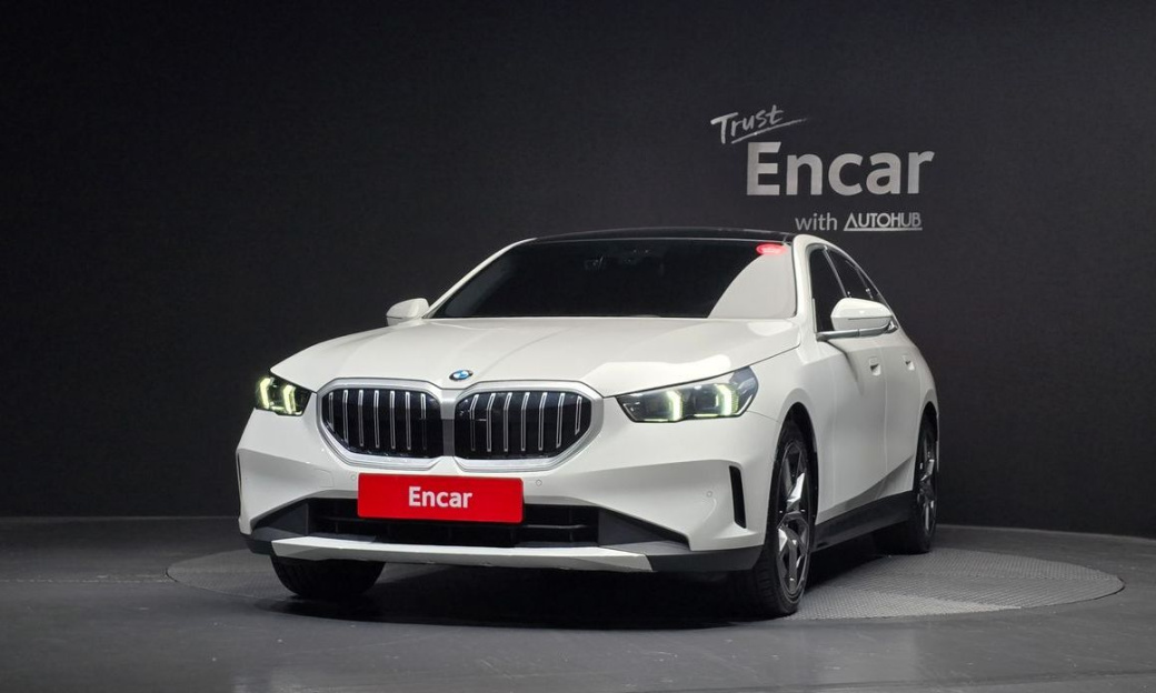 BMW 5-Series 520i, 2024