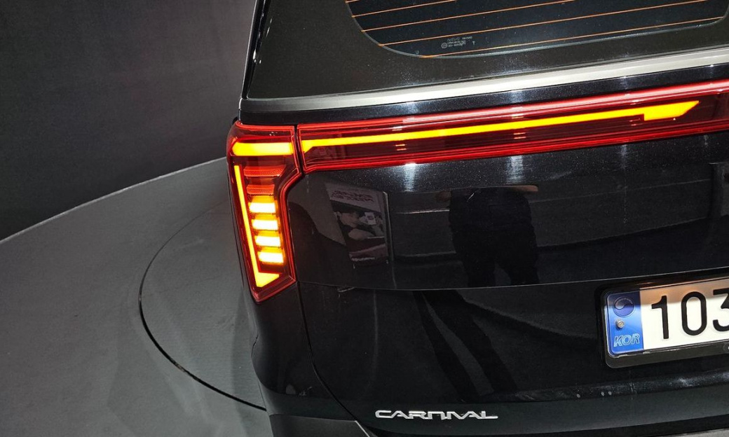 Kia Carnival 9-Seater Hi Limousine (Special Vehicle), 2024