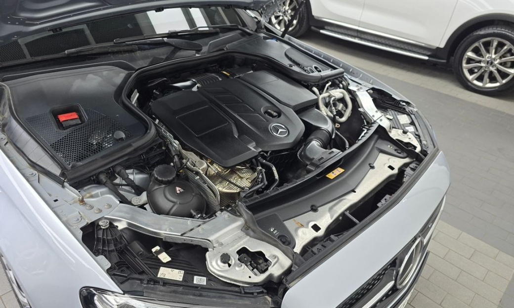 Mercedes-Benz E-Class E220d 4MATIC AMG Line, 2022