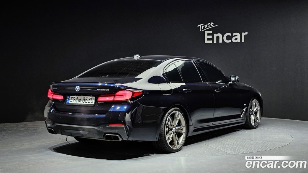 BMW 5-Series M550i xDrive, 2022