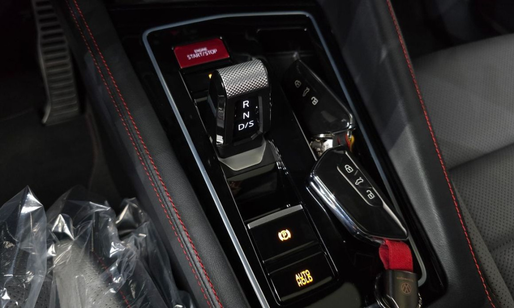 Volkswagen Golf 2.0 GTI, 2024
