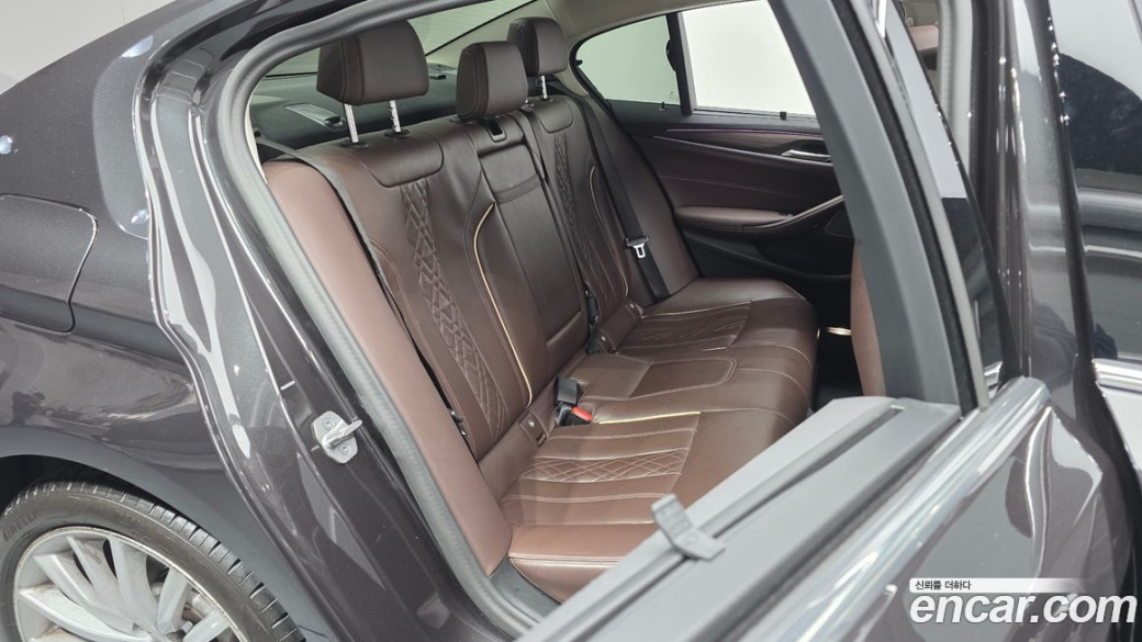 BMW 5-Series 530i xDrive Luxury, 2023