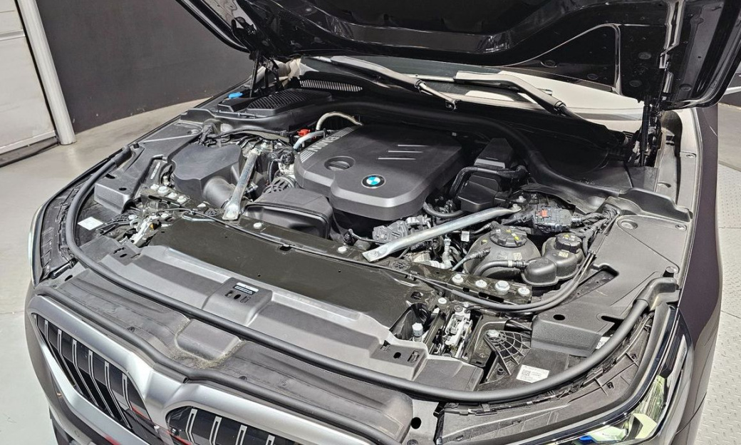 BMW 5-Series 523d, 2025