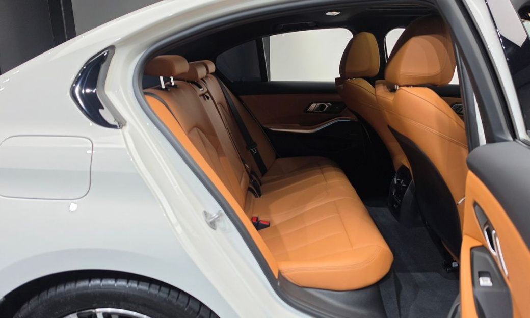 BMW 3-Series 320i M Sport, 2025