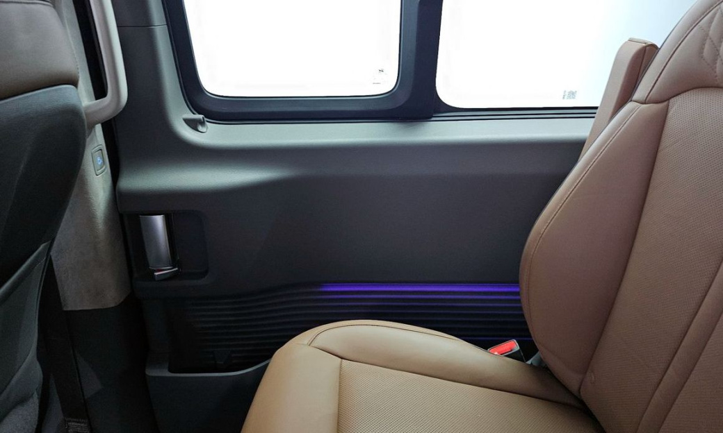 Hyundai Staria 4WD Lounge 9-Seater, 2024