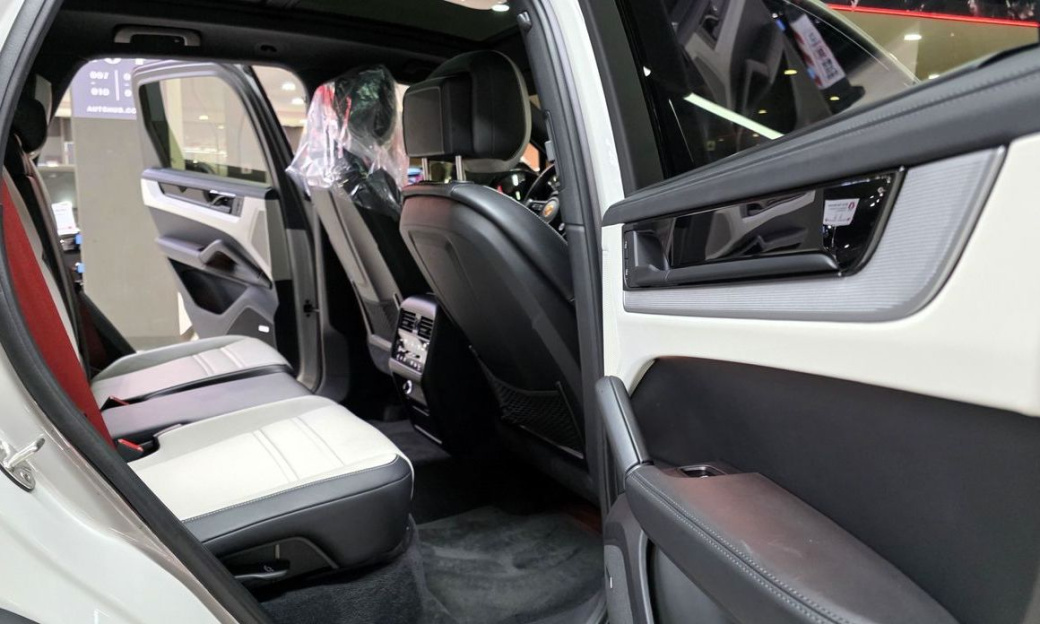 Porsche Cayenne 3.0, 2024