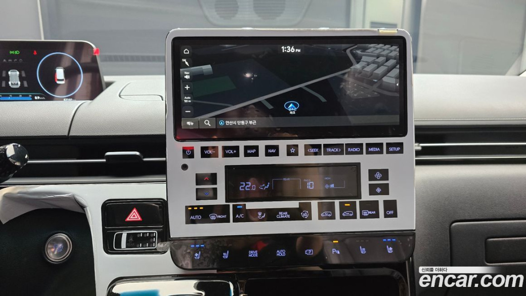 Hyundai Staria 4WD Lounge 9-Seater, 2025