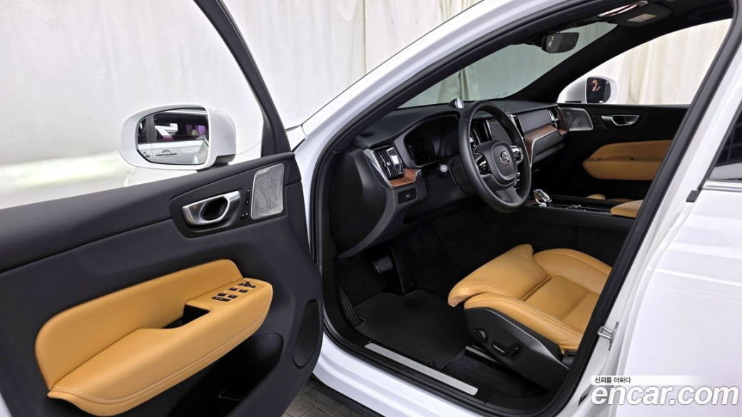 Volvo XC60 B6 Ultimate Bright, 2024