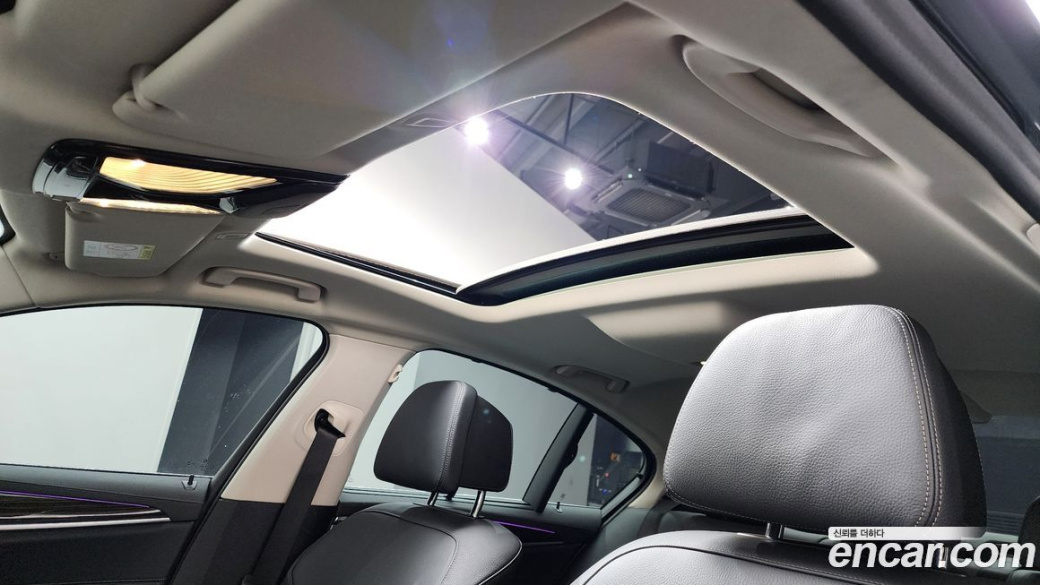 BMW 5-Series 520i Luxury, 2022