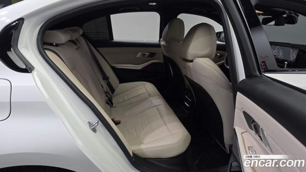 BMW 3-Series M340i, 2025