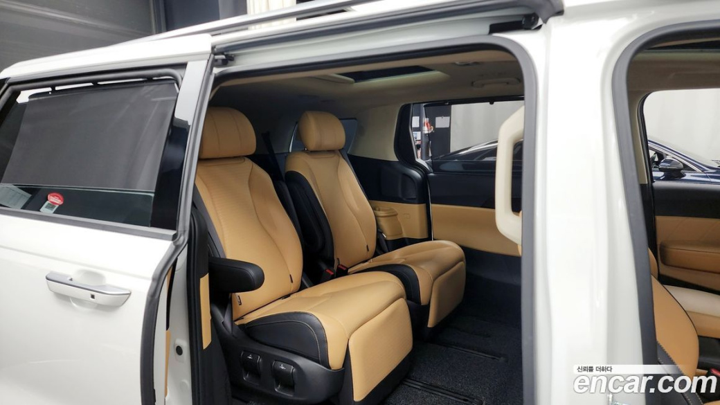 Kia Carnival 7-Seater Signature, 2023