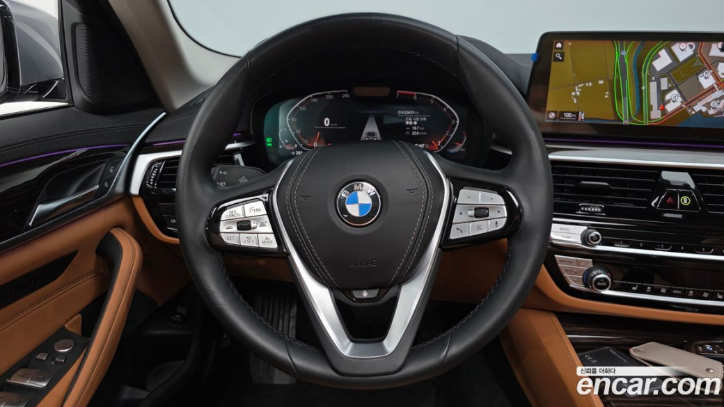 BMW 5-Series 520i Luxury, 2023
