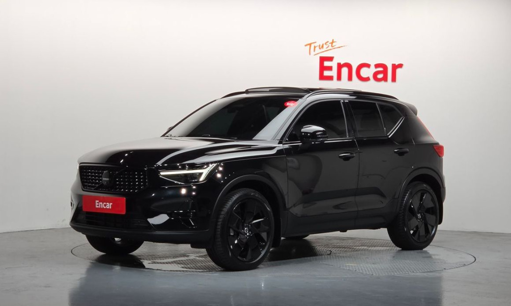 Volvo XC40 B4 Black Edition, 2025