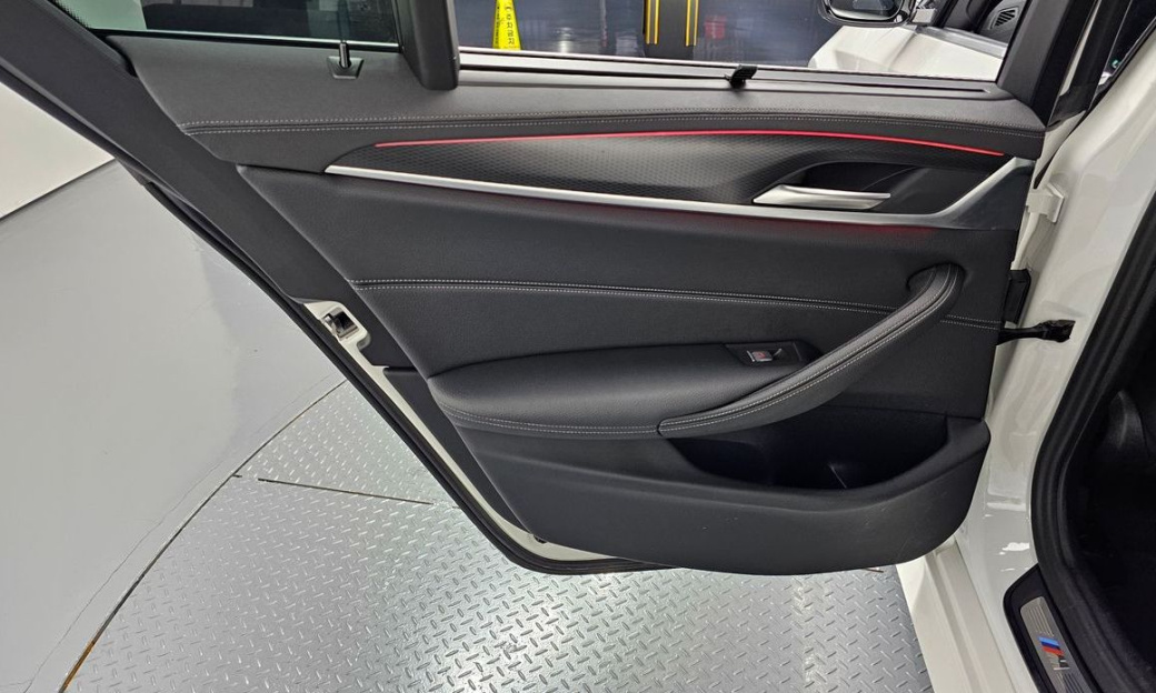 BMW 5-Series 520i M Sport, 2023
