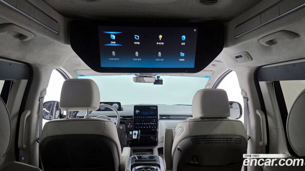 Hyundai Staria 4WD Lounge 9-Seater, 2023