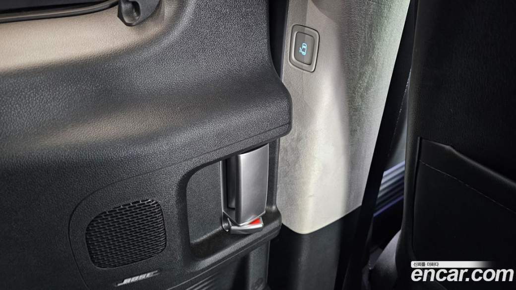 Hyundai Staria 4WD Lounge 9-Seater, 2025