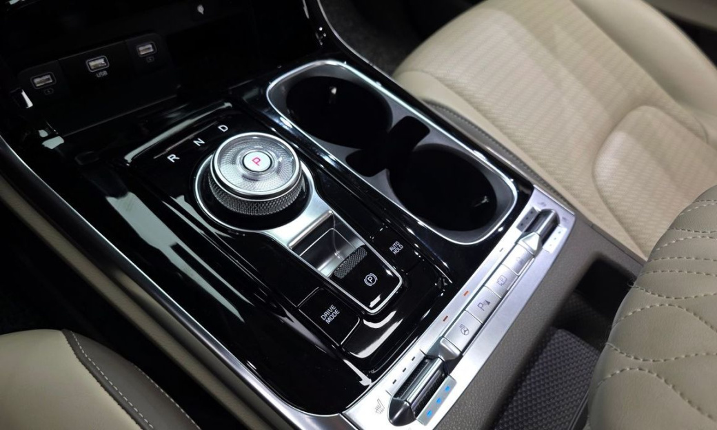 Kia Carnival 9-Seater Signature, 2023
