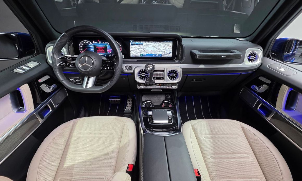Mercedes-Benz G-Class G450d, 2025