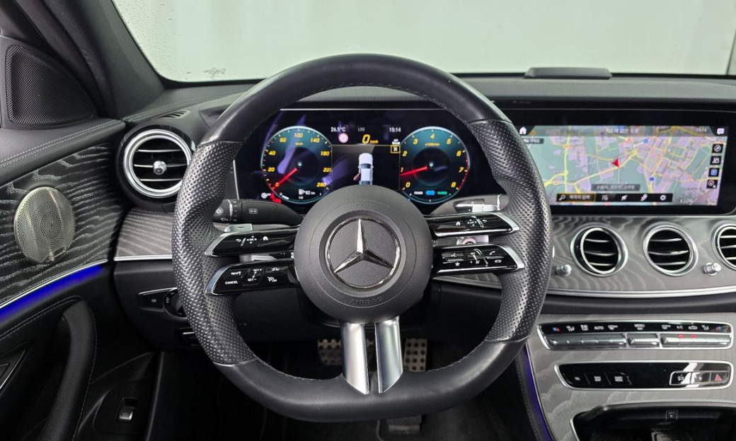 Mercedes-Benz E-Class E350 4MATIC AMG Line, 2022