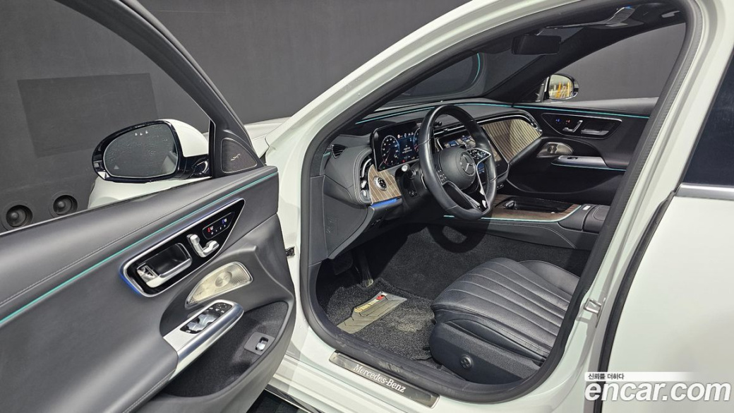 Mercedes-Benz E-Class E300 4MATIC Exclusive, 2024