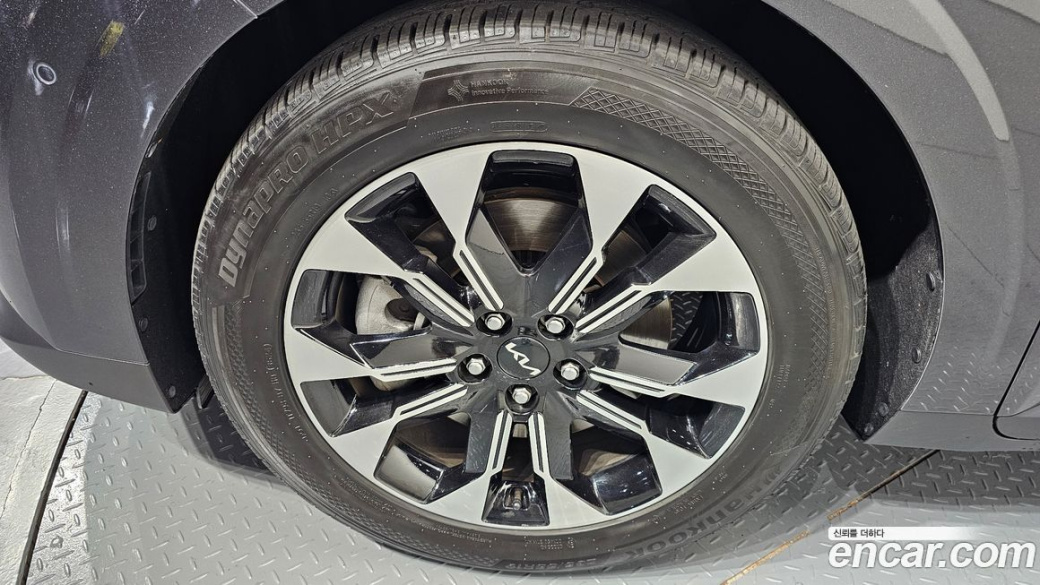 Kia Carnival 9-Seater Signature, 2023