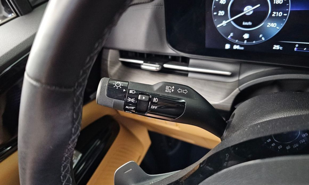 Kia Carnival 7-Seater Signature, 2023