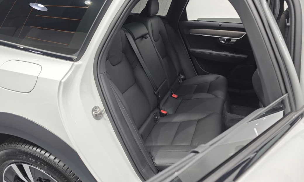 Volvo V90 B5 Plus AWD, 2025