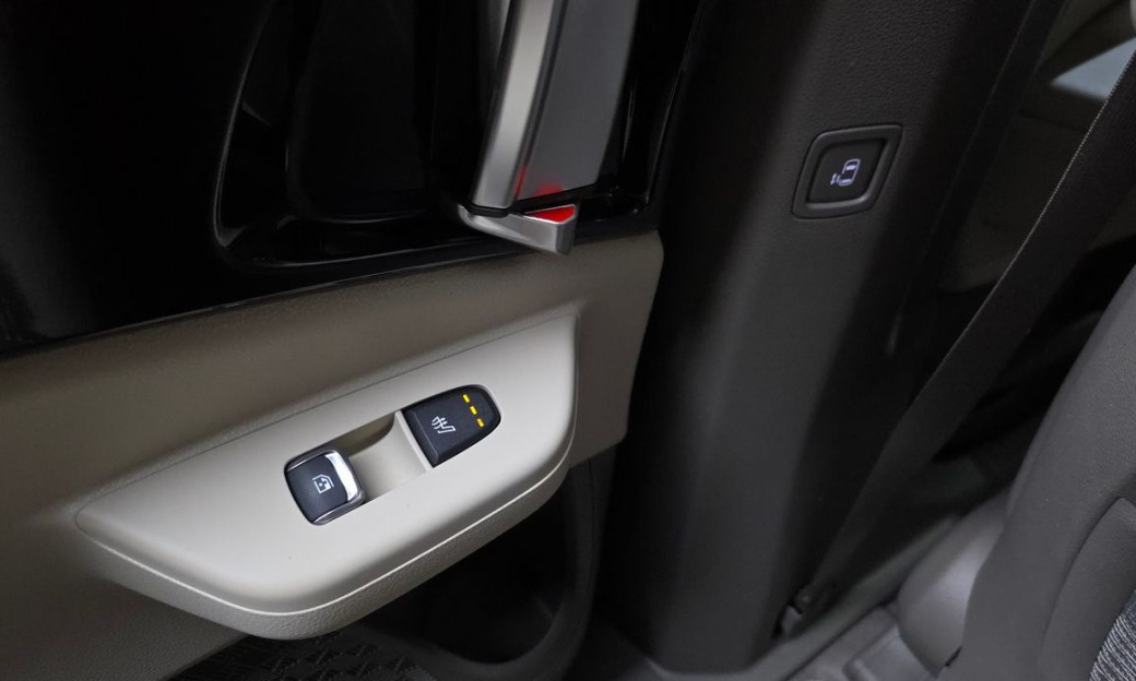 Kia Carnival 9-Seater Gravity, 2025