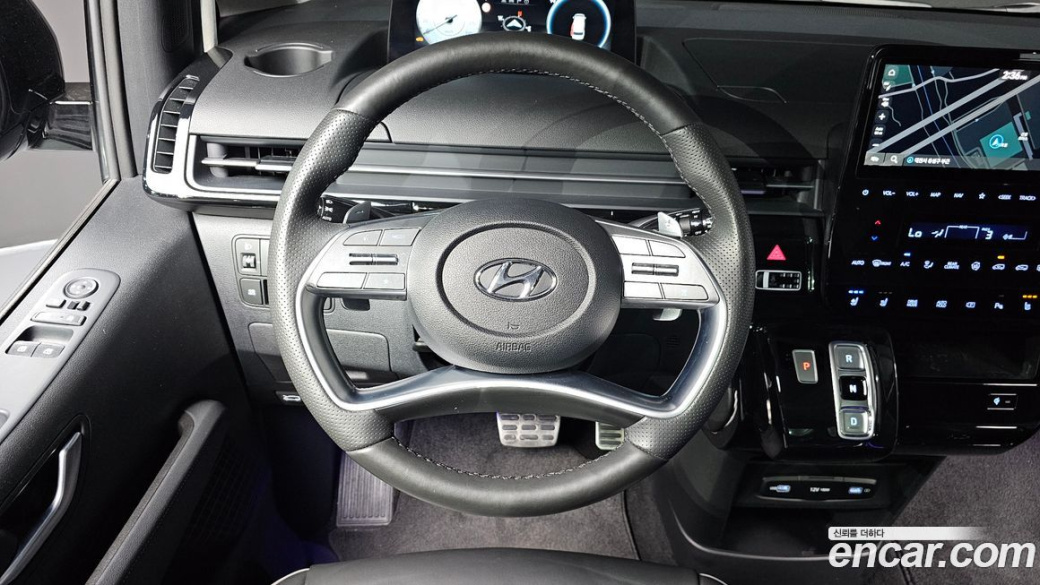 Hyundai Staria 4WD Lounge 9-Seater, 2022