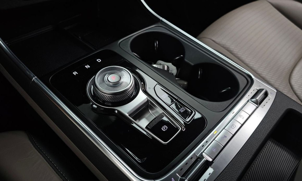 Kia Carnival 7-Seater Signature, 2024