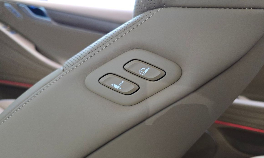 Genesis G80 Gasoline 2.5 Turbo AWD, 2025