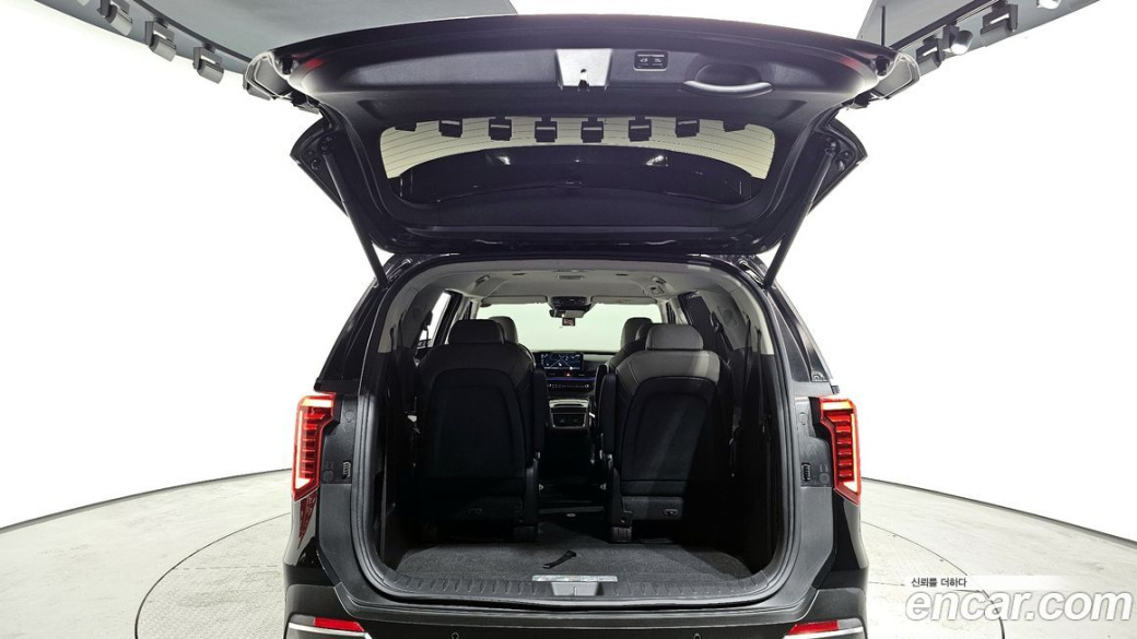 Kia Carnival 9-Seater Signature, 2024