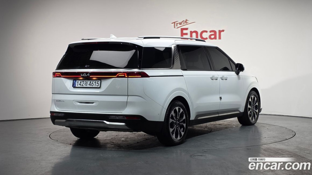 Kia Carnival 7-Seater Signature, 2023