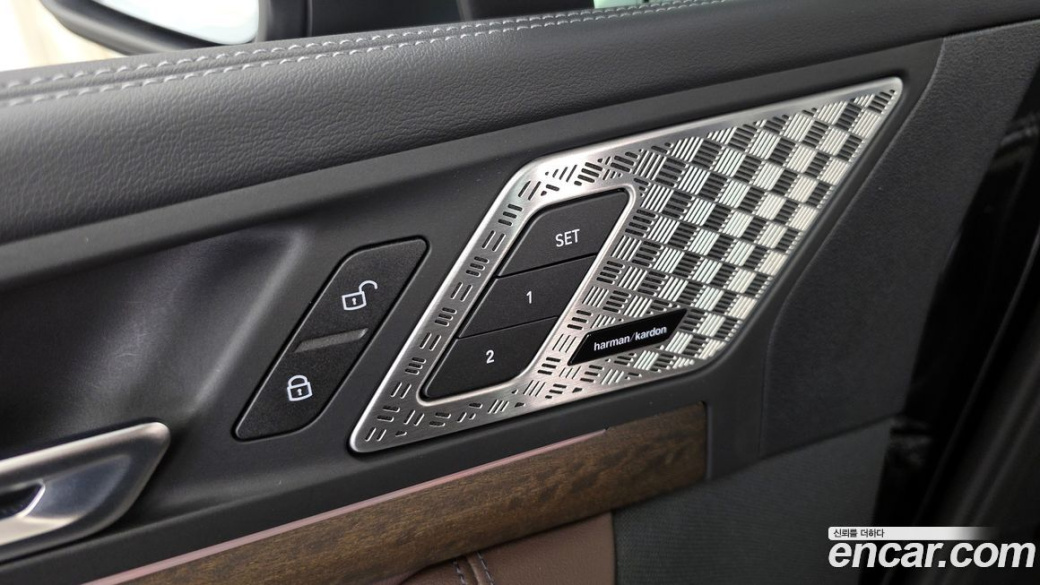 BMW 2-Series 220i Luxury, 2025